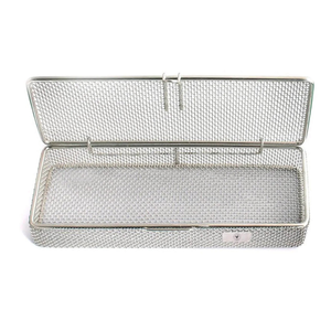 Bandeja de Esterilización Manual de Acero Inoxidable, 9" x 3" x 1", Malla Perforada, Autoclavable, Acabado Liso Pulido, Certificación CE - Product Image 2