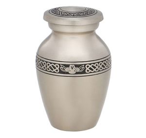 Urna Funeraria Plateada con Diseño Celta, de Metal Resistente, para Cenizas de Adultos y Niños, de Pequeña Capacidad, Hecha a Mano - Product Image 1
