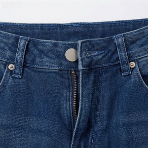 Falda lápiz de satén transpirable de cintura alta para mujer, estilo japonés, color liso, con dobladillo deshilachado, ideal para verano. - Product Image 4