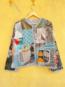 Chaqueta de Algodón Acolchada con Parches Estilo Kantha, Cuello en V, Botones al Frente, Manga Larga, Chaqueta de Otoño para Mujer, Largo Regular, Estilo Bohemio - Product Image 3