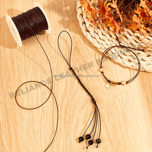 Bobine de cordon en cuir brun moyen de 1,0 mm pour la fabrication de bijoux et les travaux manuels de bricolage - Product Image 6