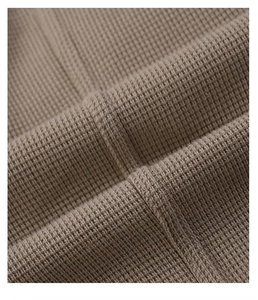 Shorts de sport décontractés pour hommes, noirs unis, à cordon de serrage, taille mi-haute, respirants, en maille - Product Image 5