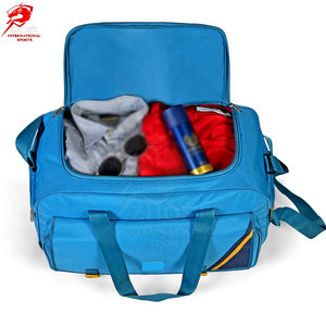Sac de sport haute performance pour la gym, offrant un rangement durable et un design pratique pour l'entraînement, en vente - Product Image 3