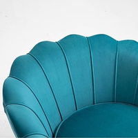 Fauteuil en velours de qualité supérieure avec coussin rembourré et structure en métal doré