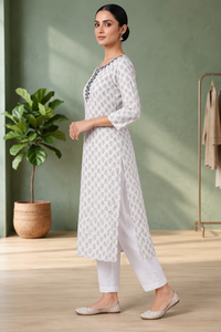 Robe d'été décontractée pour femme en popeline bleu clair brodée en coton, col rond, manches raglan, tissu respirant et léger - Product Image 6