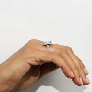 Anillo de doble halo fino de oro macizo de 10k, 14k, 18k con diamante cultivado en laboratorio de 3 CT con corte cojín y diamante redondo de 0.67 CT, color E, claridad VVS, certificado IGI. - Product Image 6