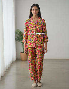 Ensemble pyjama d'été en coton imprimé floral fait main, jaune et rose vibrants, respirant, séchage rapide, chemise à manches longues et pantalon pour femme - Product Image 4