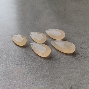 Pierre précieuse calibrée en calcite naturelle facettée en forme de goutte d'eau de qualité AAA+ pour la fabrication de bijoux - Product Image 1