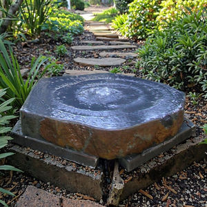 Fontaine de jardin extérieure en pierre de basalte naturelle avec base de support et trou central pré-percé, design moderne, garantie 1 an - Product Image 3