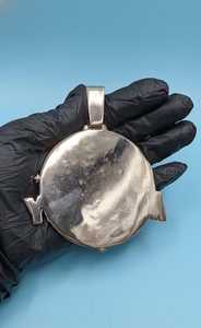 จี้ห้อยคอฮิปฮอปสองสีชุบทองคำ 18K แบบสั่งทำพิเศษ ประดับเพชรโมอิสซาไนต์ VVS เงินแท้ 925 รูปวงกลมพร้อมอักษรย่อชื่อ - Product Image 4