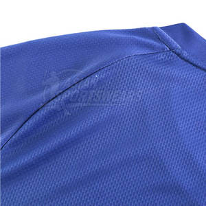 Camiseta de Fútbol Ligera con Tecnología de Secado Rápido, Tejido de Malla Transpirable, Ideal para Clima Cálido y Juego Intenso - Product Image 5