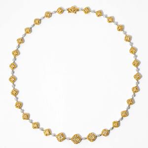 Collier de haute joaillerie en or blanc rose 14 carats avec diamant de laboratoire jaune fantaisie taille coussin de 13,00 carats, serti halo, certifié IGI, livré en coffret - Product Image 1