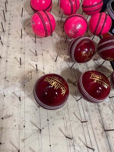 Ballon de cricket de qualité supérieure pour jeunes, en cuir de première sélection, couleurs personnalisables, variétés de logos, ballons pour juniors - Product Image 3