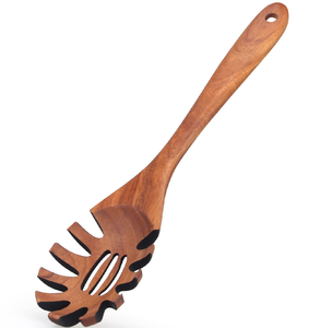 Cuillère à spaghetti en bois, ustensile de cuisine, cuillère à nouilles en bois, cuillère de cuisine artisanale et louche à nouilles pour la cuisine - Product Image 4