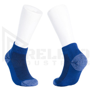 Calcetines invisibles sin cordones, antideslizantes, con agarre de silicona, transpirables, mezcla de algodón, cómodos para uso diario, para hombres y mujeres - Product Image 1