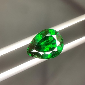 Pierre précieuse de tsavorite grenat naturelle en forme de poire, qualité supérieure, pour la fabrication de bijoux, pierre précieuse en vrac - Product Image 3