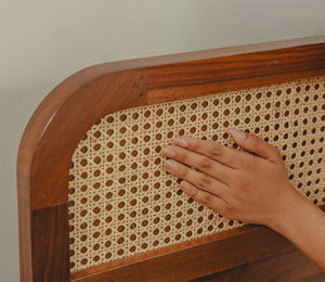 Cama de Madera Sheesham con Cajones de Almacenamiento y Cabecera con Detalles de Mimbre, Tamaño King, Acabado en Teca, Cama de Madera Sólida, India - Product Image 6