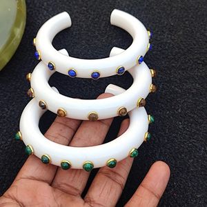 Bracelet jonc léger en résine colorée fait main, bijou de mode pour femme, élégant pour fêtes et mariages, promotionnel - Product Image 4
