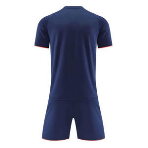 Camiseta y pantalones cortos de fútbol ligeros con tecnología de secado rápido, tela de malla transpirable, ideales para clima cálido y juego intenso. - Product Image 2