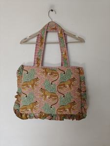 Funda acolchada para portátil con estampado de jungla y correas para el hombro, elegante y protectora, de Shree Balajee Garments - Product Image 1