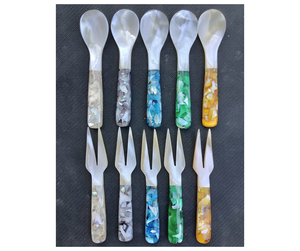 Cuillère en coquillage de qualité export avec manche en porcelaine, fabriquée au Vietnam - Cuillère artisanale en coquillage pour service à caviar - Product Image 2