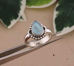 Bague en argent sterling 925 sertie de pierres précieuses Larimar, coupe classique bohème délicate, solitaire certifié Jaipur, pour les fêtes - Product Image 5