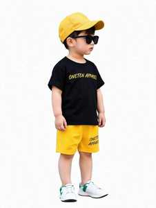 ONETEN APPAREL Ensemble T-shirt noir et short jaune pour enfants, imprimé lettres, manches courtes, col rond, tenue décontractée deux pièces - Product Image 5