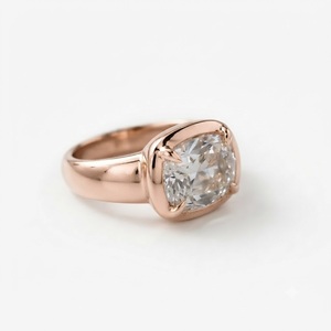 Anillo de Diamante Solitario Moderno East West Cushion 2CT E VS1 con Diamante Cultivado en Laboratorio en Oro Amarillo de 14K, Anillo de Compromiso y Boda - Product Image 2