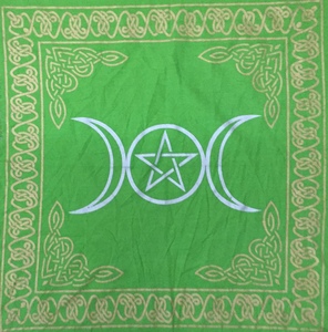 Housse de table d'alter spirituelle en coton, motif Pentagramme Triple Lune, multicolore, pour spreads de tarot, par Indian Consigners - Product Image 3