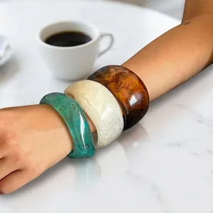 Pulseras Modernas de Resina Epoxi con Diseño de Ángel, Tres Tonos Brillantes, Joyería de Moda para Mujer, Venta al por Mayor en India - Product Image 3