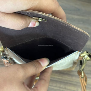 Sac à bandoulière pour téléphone portable en cuir de vachette artisanal occidental, design unique, sangle réglable, petit sac à main fait à la main pour femmes - Product Image 6