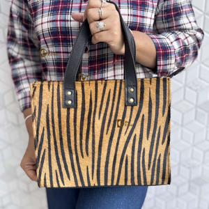 Sac fourre-tout petit format en cuir véritable de vachette de haute qualité pour femme, fait main, style western, sac à la mode en cuir animalier - Product Image 1