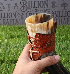 Cuerno de Búfalo Natural Pulido con Correa de Cuero Tallada, Cuerno Rústico Medieval Vikingo para Beber - Product Image 3
