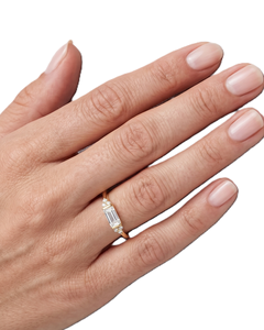 Anillo de Compromiso de Oro Sólido de 14K y 18K con Diamantes Cultivados en Laboratorio, Corte Baguette y Redondo, Anillo de Diamantes Minimalista, Anillo de Bodas para Mujer, Venta al Por Mayor - Product Image 5