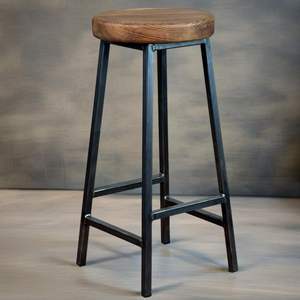 Tabouret en bois et fer artisanal offrant un caractère unique, une texture naturelle et une construction en fer robuste - Product Image 1