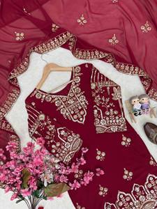 ชุดสัลวาร์ คามีซ ลายชนเผ่าสีแดงเลือดหมูสำหรับผู้หญิงรุ่นล่าสุด พร้อมผ้าคลุมไหล่ - Product Image 4