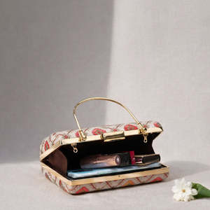 Pochette de soirée élégante pour femme, ornée de paillettes blanches de haute qualité et de broderies multicolores, idéale pour les occasions festives - Product Image 3