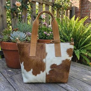 Sac fourre-tout de luxe en cuir de vachette pleine fleur avec broderie, couleur unie, fermeture éclair – Personnalisable, haute qualité, usage quotidien, vente en gros, export - Product Image 1