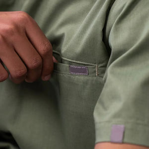 ชุดยูนิฟอร์มพยาบาลแบบยูนิเซ็กซ์  รักษ์โลก  ผ้าเดนิม  ผสมสแปนเด็กซ์/โพลีเอสเตอร์ ระบายอากาศได้ดี  ป้องกันรอยยับ  รับสกรีนโลโก้ตามแบบ - Product Image 6