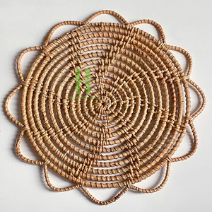 Premium Quality Natural Rattan Charger Plates Handwoven Wedding <b>Table</b> Decoration Wicker Scalloped Placemats OEM Rattan 2026 - Product Image 1