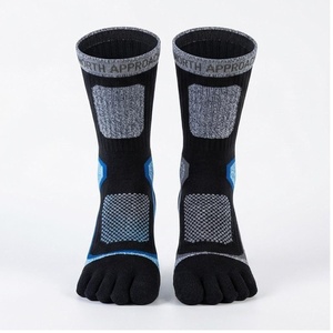 Chaussettes de randonnée respirantes à motif géométrique bleu North Approach 5 Toe Crew Socks pour adultes, été - Product Image 1