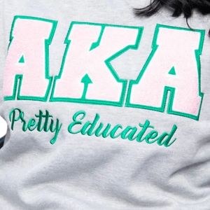 Sudadera Gris Unisex con Cuello Redondo, Diseño Gráfico, Algodón Premium, Informal, Elegante y Cómoda - Product Image 2