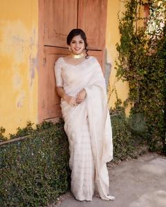 Sari en soie banarasi douce et élégante avec broderie dorée Zari, non cousu, blanc 77886 - Product Image 1