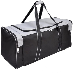 Elegante Bolsa Deportiva Multifuncional para Viajes, Gimnasio y Deportes, Hecha con Material Impermeable de Primera Calidad y Correa de Hombro Ajustable - Product Image 4