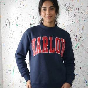 Sweat-shirt à col rond bleu marine pour femme Harlow, coupe classique, imprimé lettres sur le devant, 100% coton tricoté, vêtement d'automne - Product Image 1