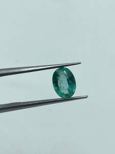 พลอยมรกตธรรมชาติคุณภาพสูงจากแซมเบีย รูปทรงวงรี ขนาด 5.20x7.20 มม. น้ำหนัก 0.95 กะรัต - Product Image 3