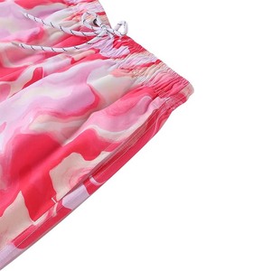 Pantalones cortos de tela suave con efecto tie-dye en rosa para hombre, pantalones cortos de corte relajado para uso diario - Product Image 3