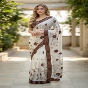 Sari indio blanco de alta demanda y calidad superior, tela de chifón/georgette con trabajo de lentejuelas y cuentas sobre un diseño abstracto y floral. - Product Image 1