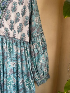 เดรสยาวโบโฮทำมือ ผ้าฝ้ายพิมพ์ลายบล็อก คอวี แขนยาว ลายดอกไม้ สไตล์ลำลอง สำหรับผู้หญิง - Product Image 4