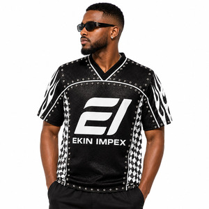 Camiseta Premium Negra con Logo Frontal y Pedrería, Cuello en V, Estilo Oversize, Streetwear - Product Image 3